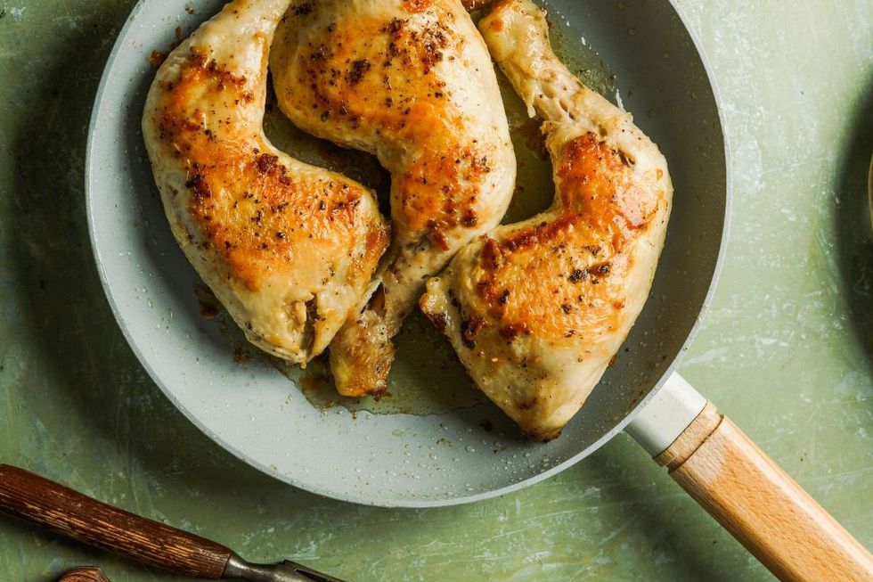 CHICKEN WINGS IN PAN