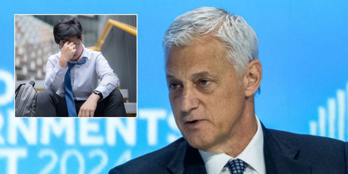 Standard Chartered to slash 7,800 jobs as bosses warn ‘it’s not cost-cutting’ Standard Chartered to slash 7,800 jobs as bosses warn ‘it’s not cost-cutting’