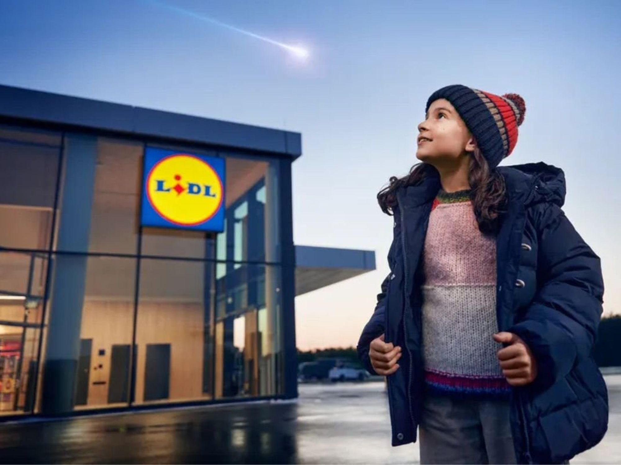 Child from Lidl Christmas advert outside supermarket