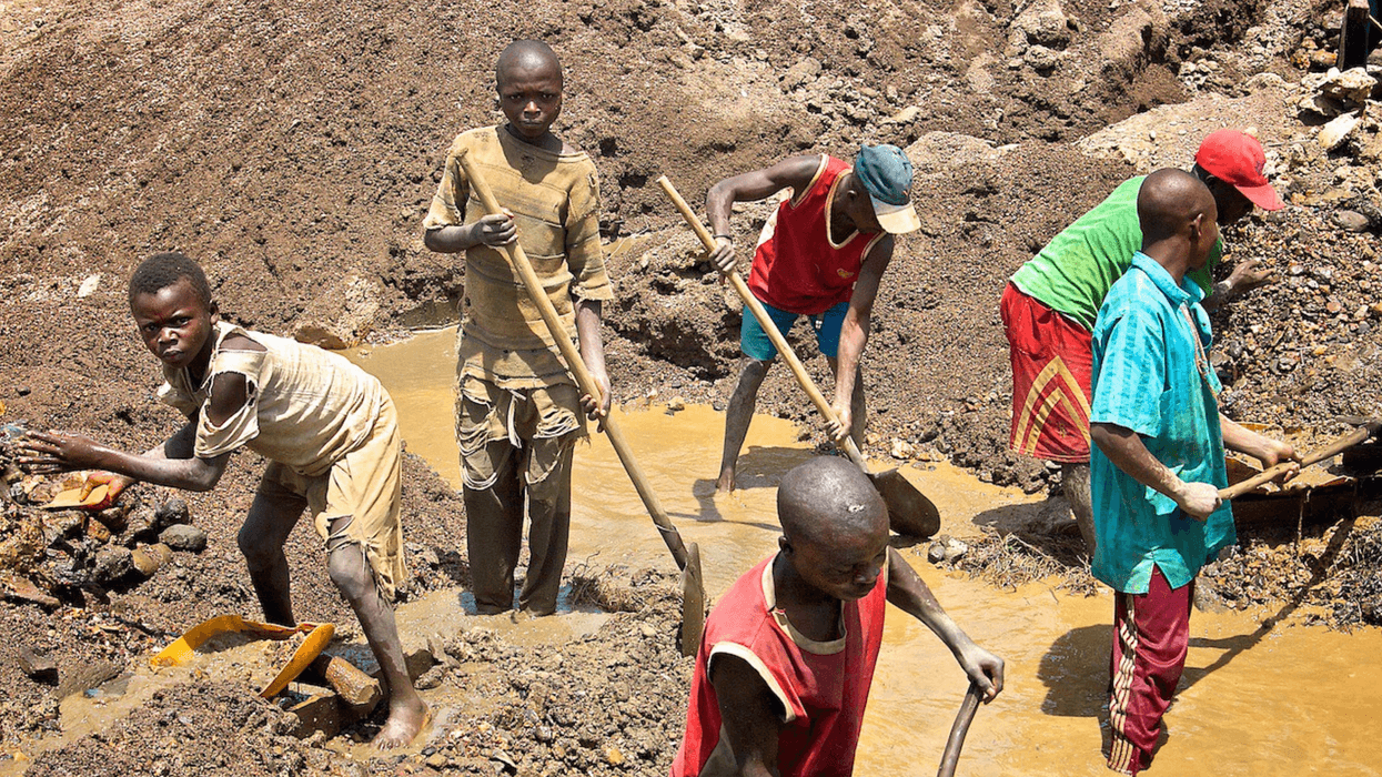 Child miners at a Coltan mine
