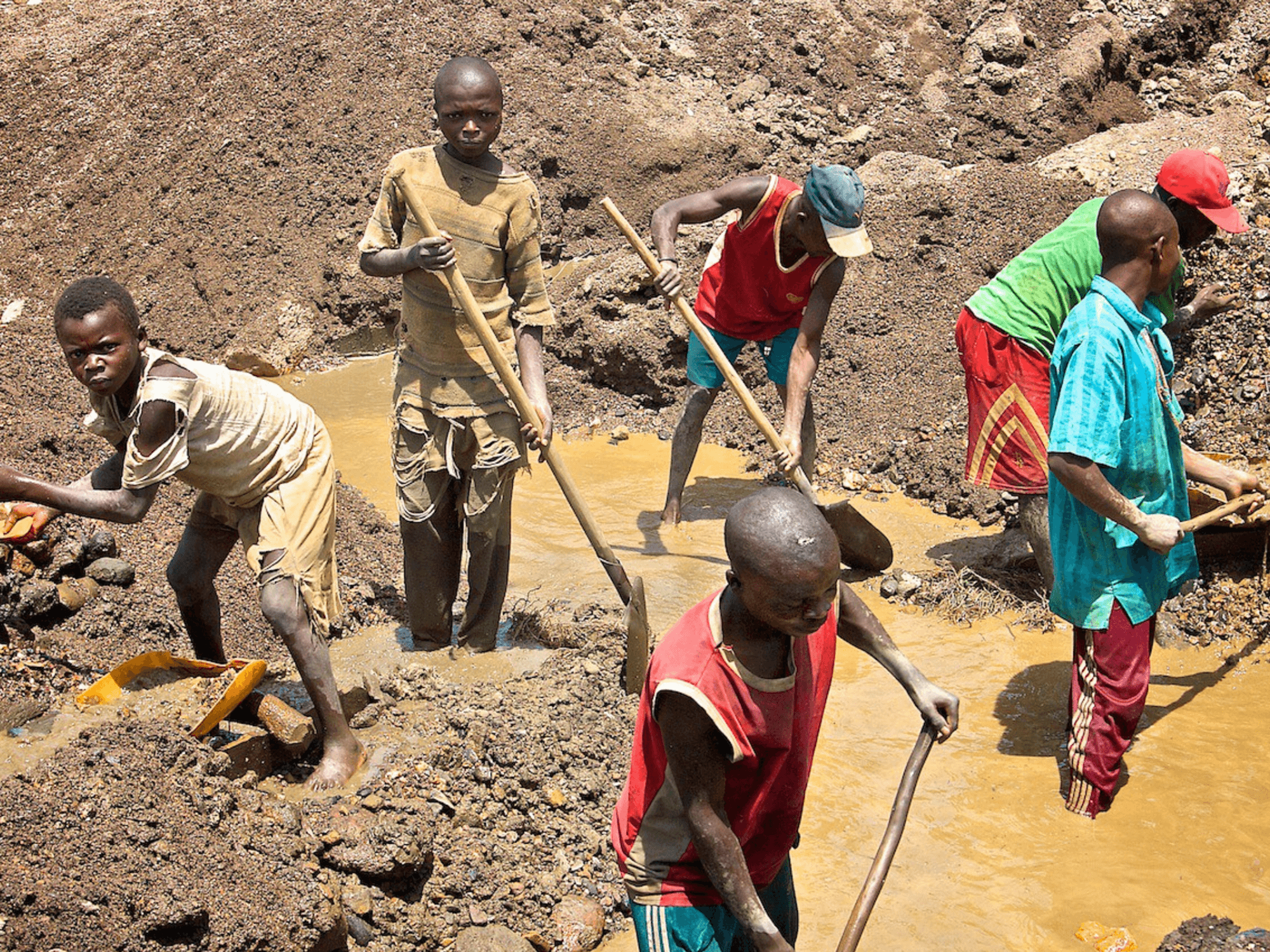 Child miners at a Coltan mine