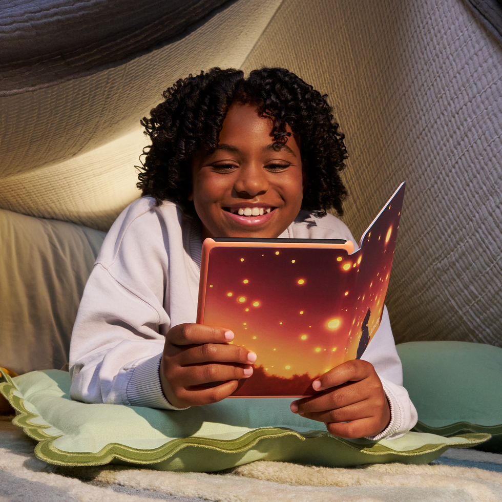 Child reads on Kindle Colorsoft Kids with a starlight cover