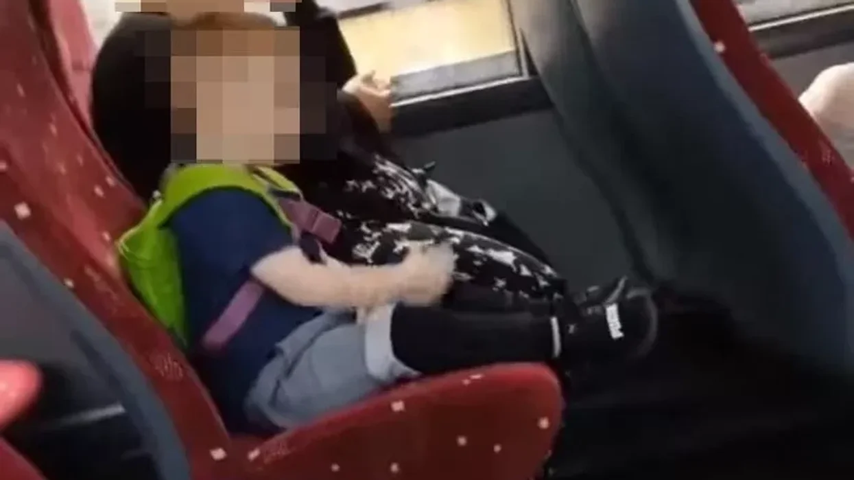 Child spotted vaping next to mum on Lothian bus