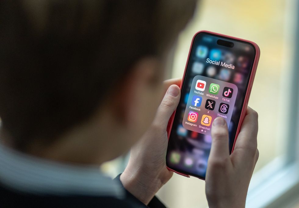 Child with smartphone
