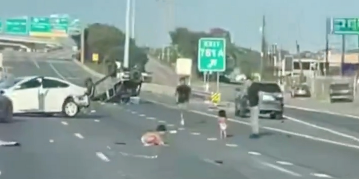 NextImg:Toddlers dressed only in nappies spotted crawling down busy US road