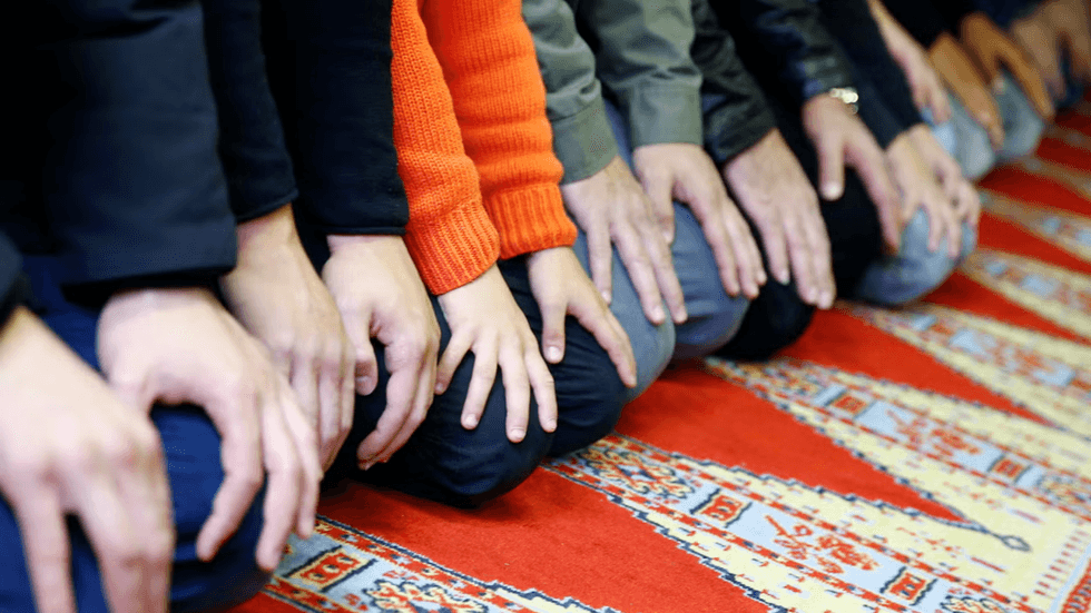 Children performing Islamic prayer