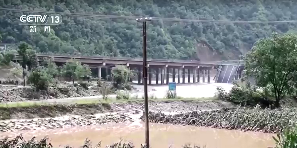 NextImg:At least 11 people dead and dozens missing after bridge collapses in China