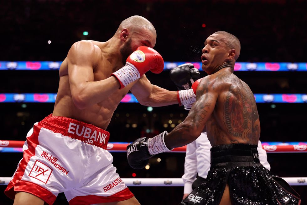 Chris Eubank Jr has beaten Conor Benn amid a chorus of ringing boots at the Tottenham Hotspur Stadium.
