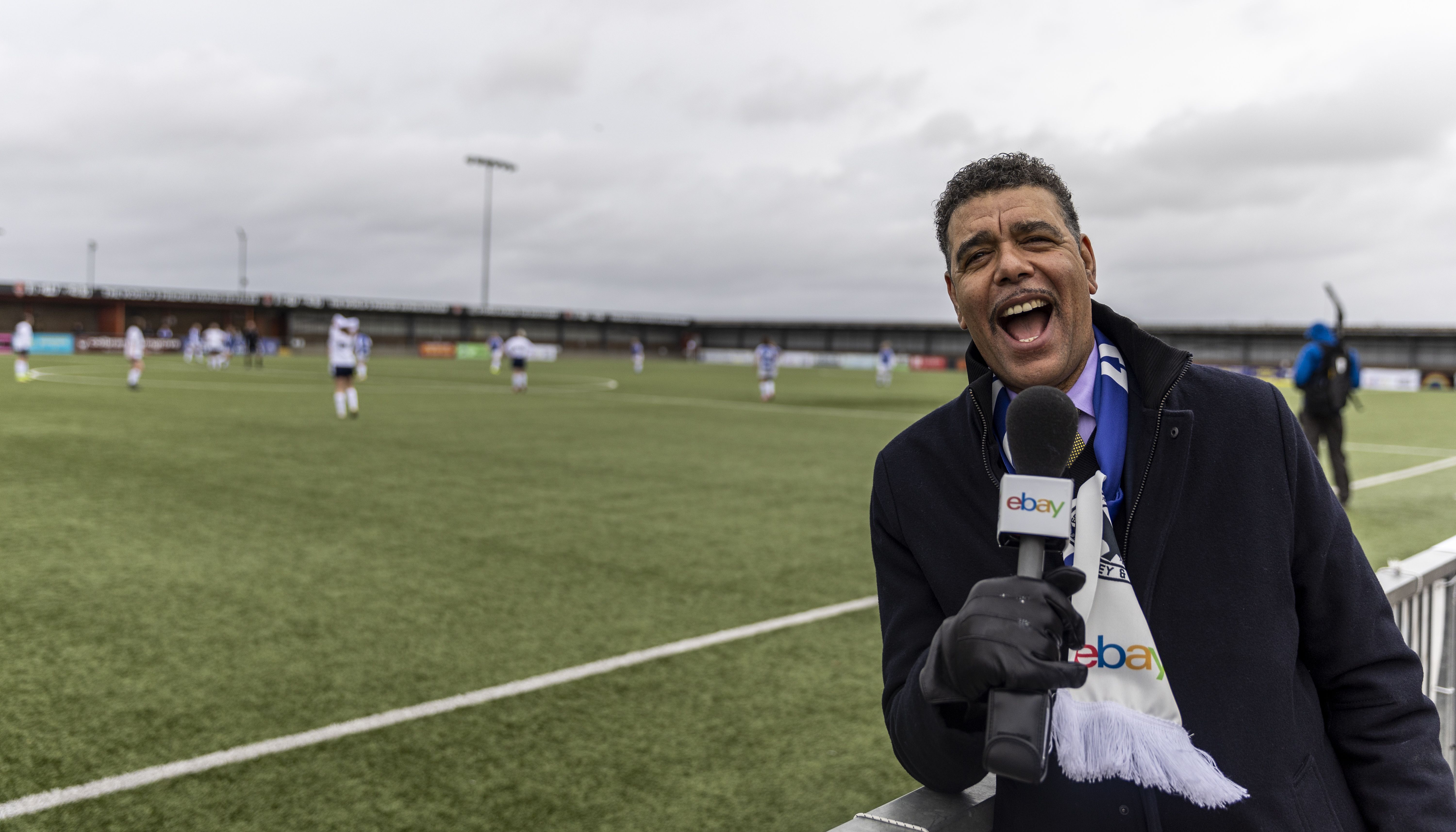 Chris Kamara commentating.