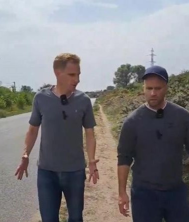 Chris Philp chodí kolem Calais