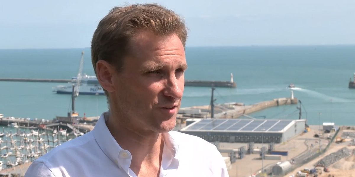 NextImg:'It's disgraceful!' Chris Philp tears into Labour as more than 150 migrants arrive in Dover just one day after France exchange deal begins