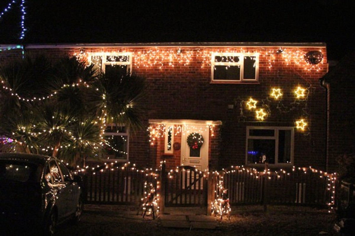 Christmas decorations warning after thugs destroy festive outdoor lights