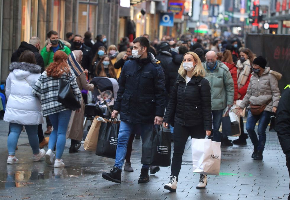 Christmas shoppers wear mask and fill Cologne's main shopping street Hohe Strasse (High Street) during the spread of the coronavirus