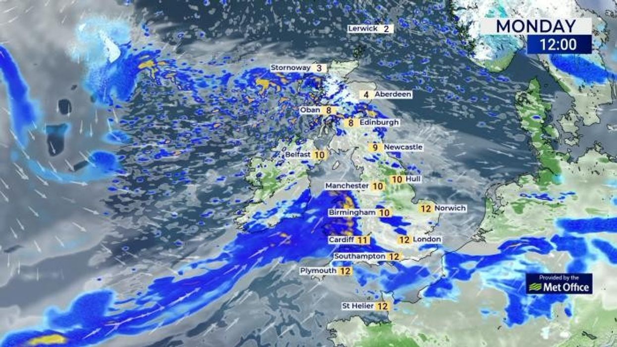 UK weather: New Year travel chaos to ensue as Met Office warns ‘risk of gales’ and snow