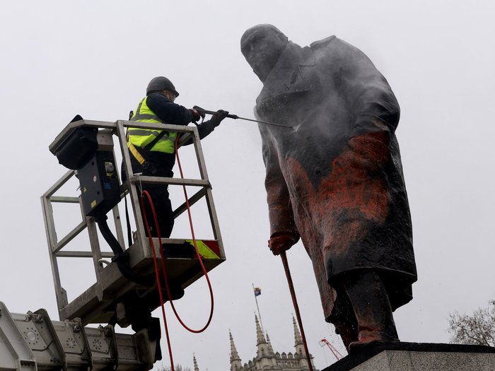 Churchill statue cleaned
