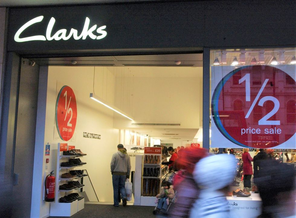 clarks shoes closing stores
