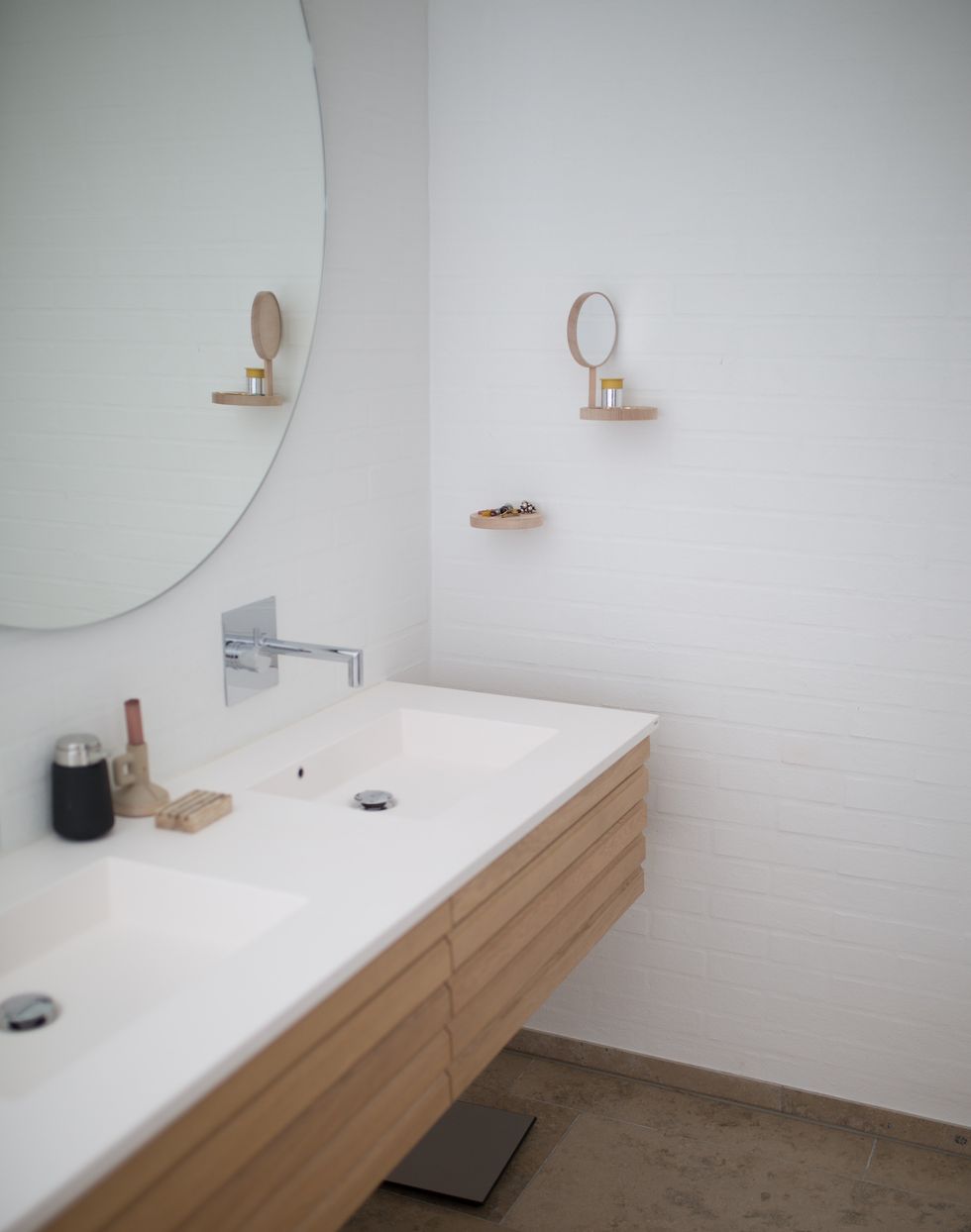 Clean sink in bathroom