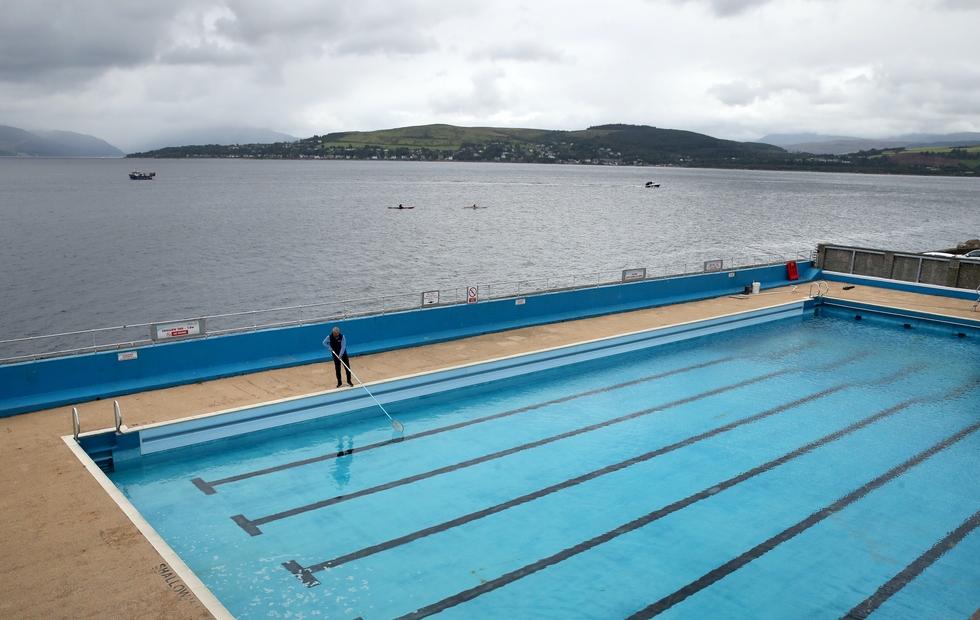 Cleaner maintains pool