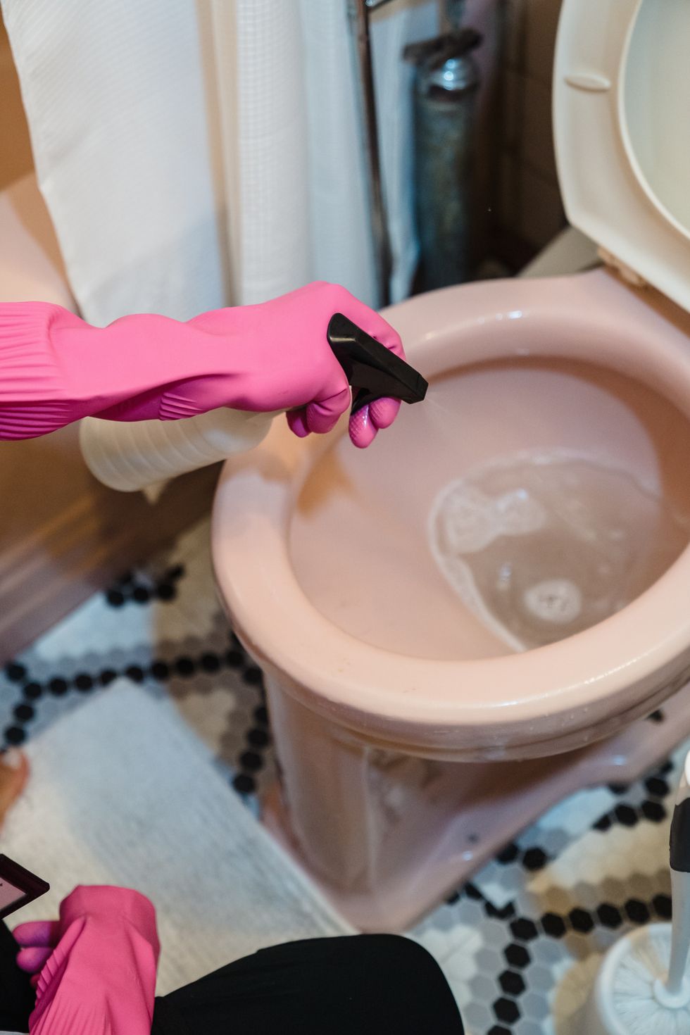 Cleaning toilet with spray
