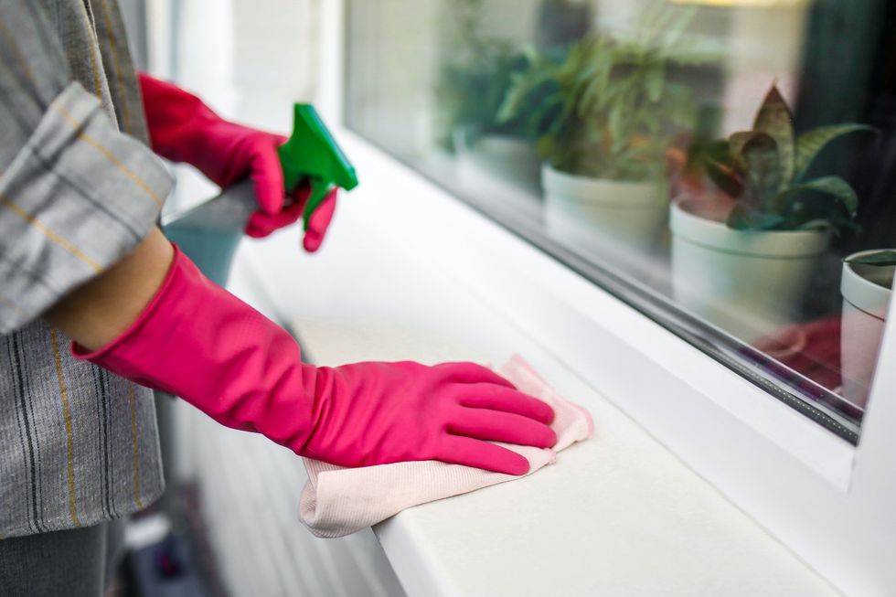 How to clean windows with vinegar hack best time to clean