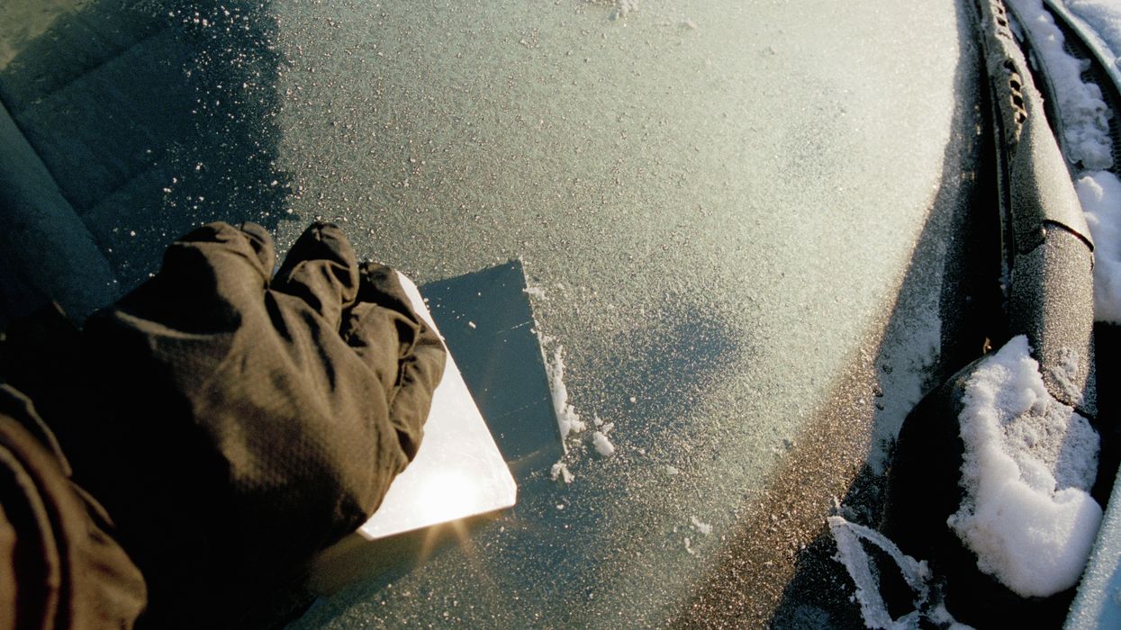 Clearing windscreen frost