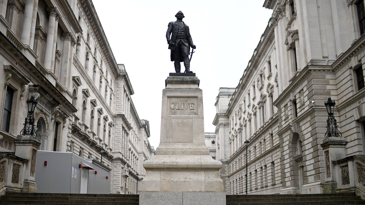 Clive of India statue