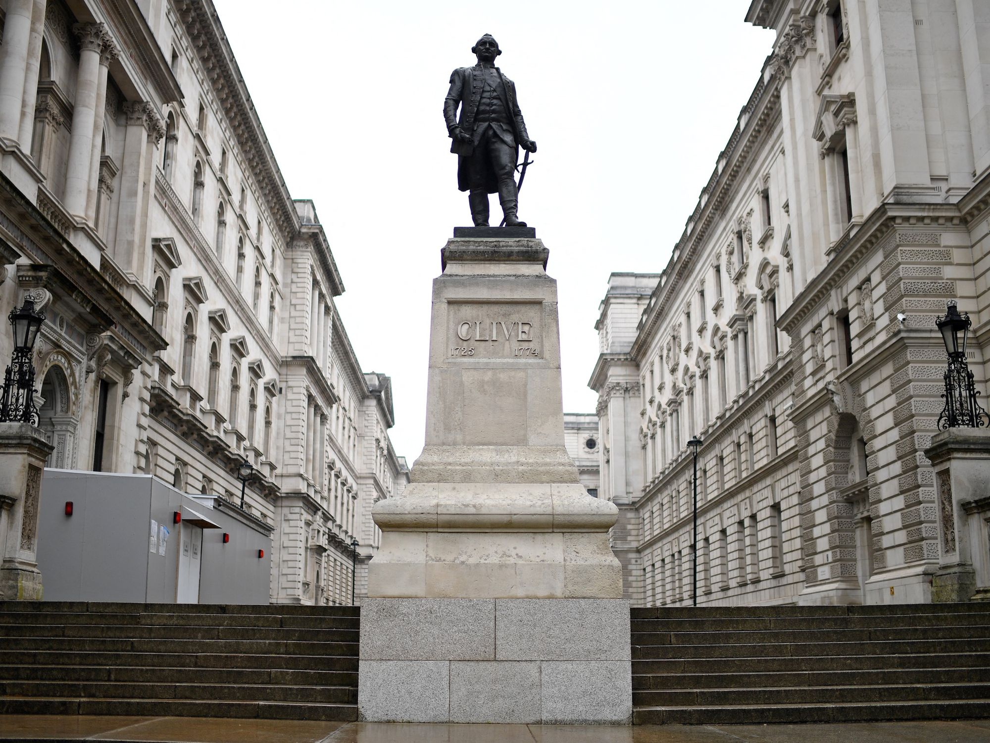 Clive of India statue