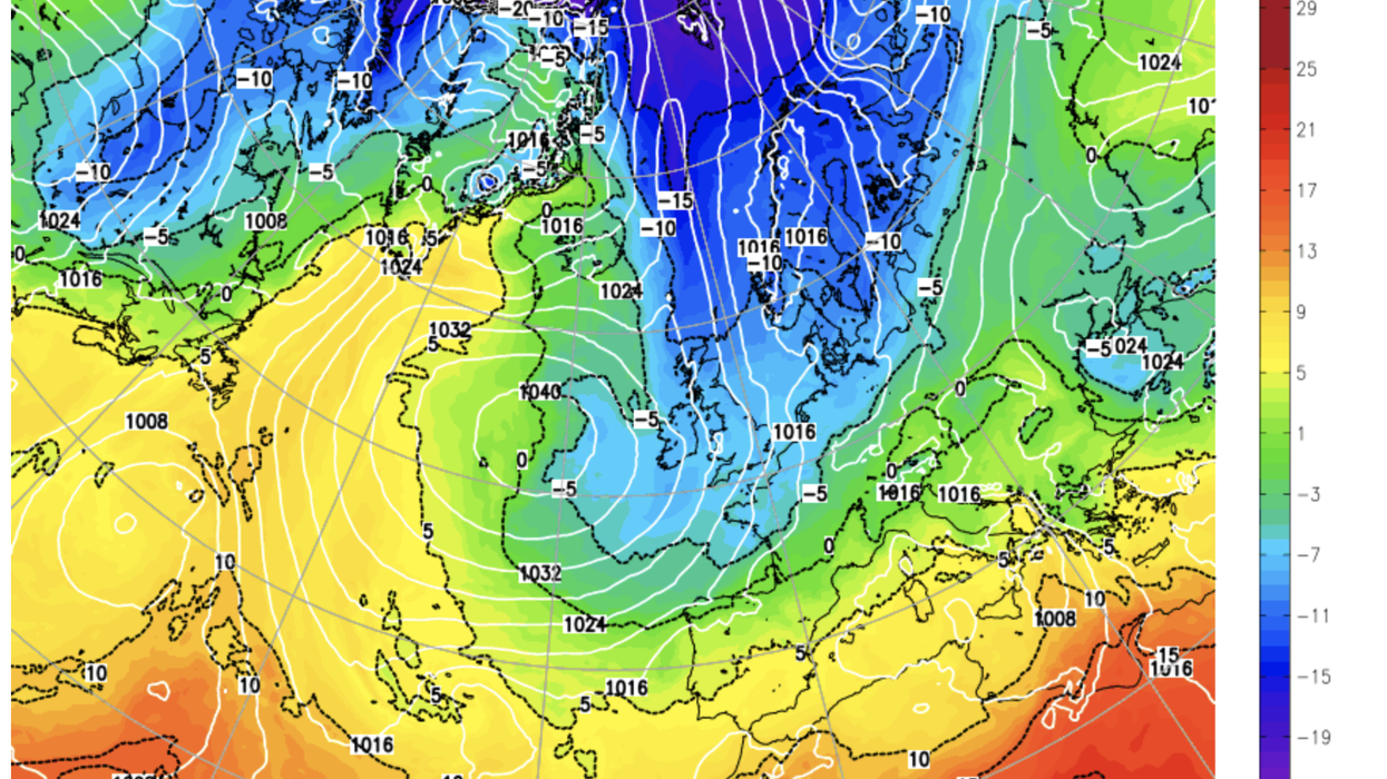 Cold air floods into Britain (Netweather)