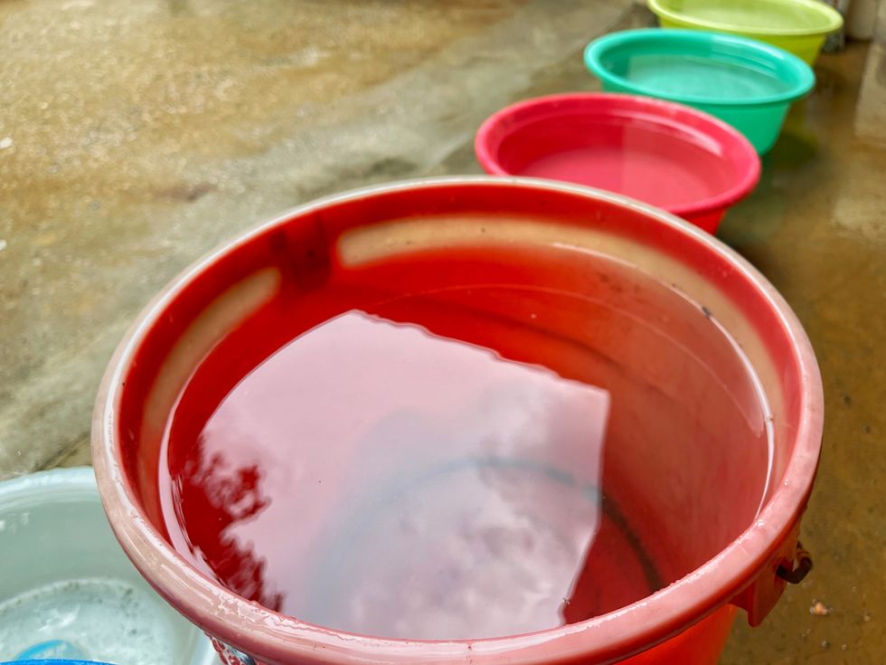 Collecting rainwater in basins