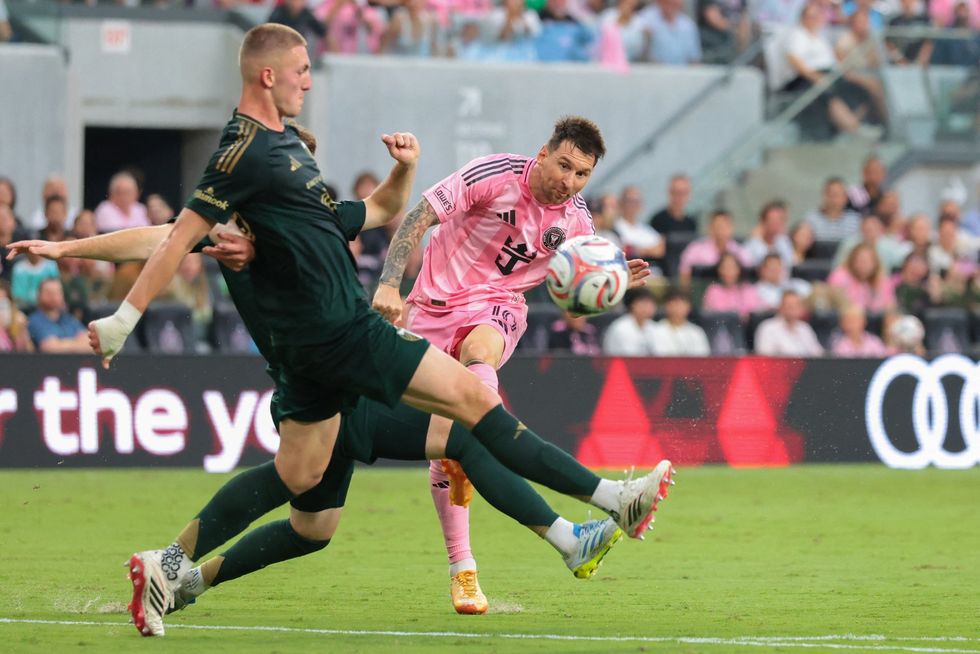 Concerns over Lionel Messi's injury have been eased by manager Guillermo Hoyos