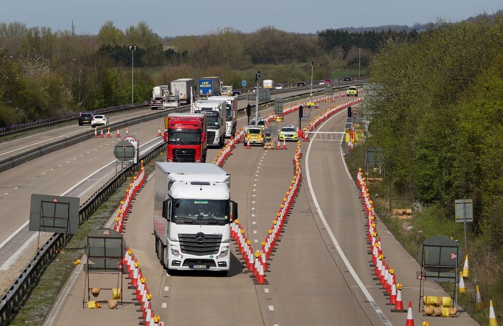 Contraflow system on M20