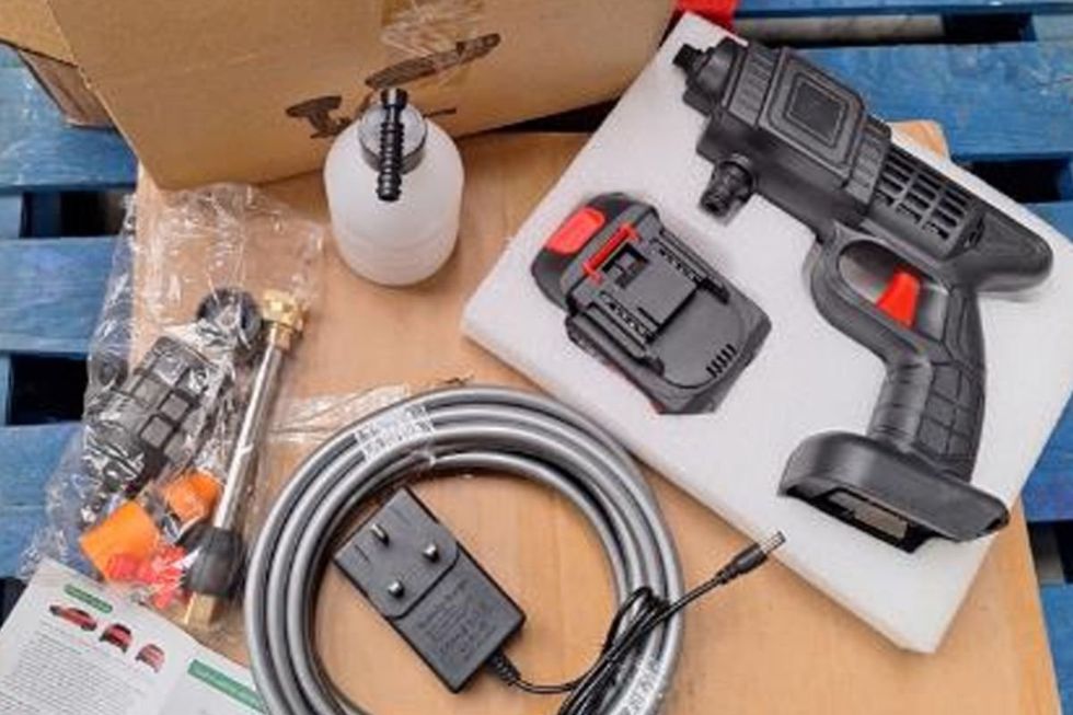Cordless pressure washer manufactured by Yongkang Champagne Industry
