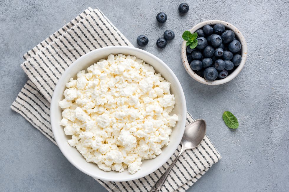 COTTAGE CHEESE WITH BERRIES