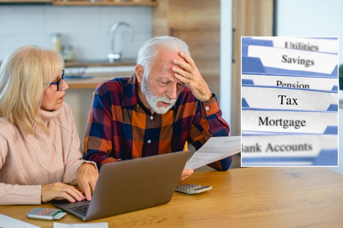 Couple at laptop tax
