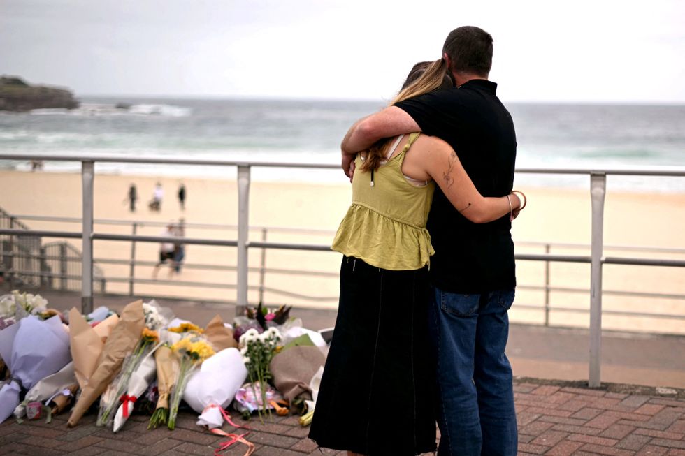 Couple mourning victims of Bondi Beach massacre