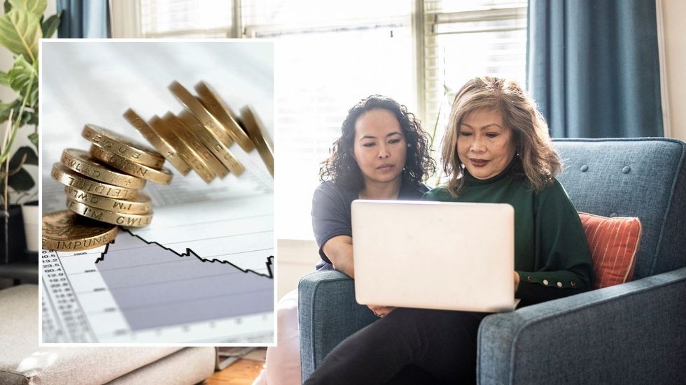Couple on laptop and pounds