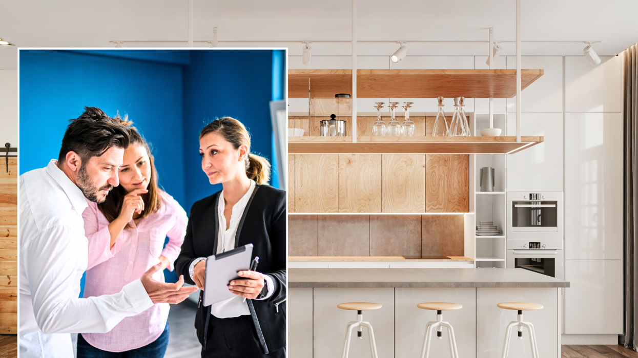 Couple with estate agent / modern kitchen