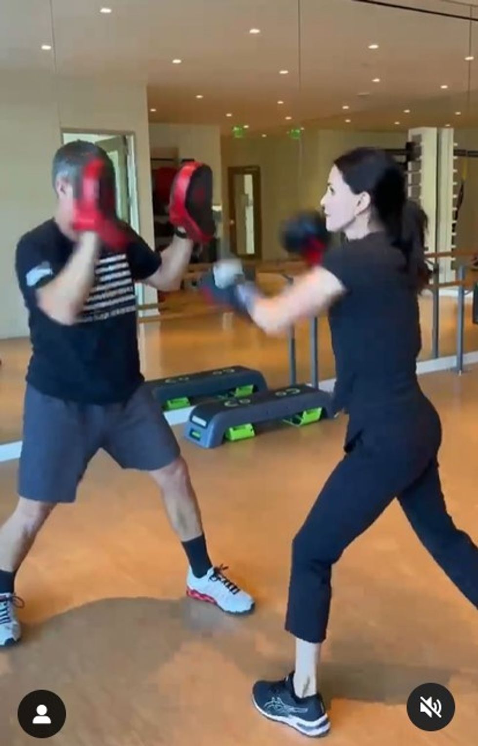 Courteney Cox workout