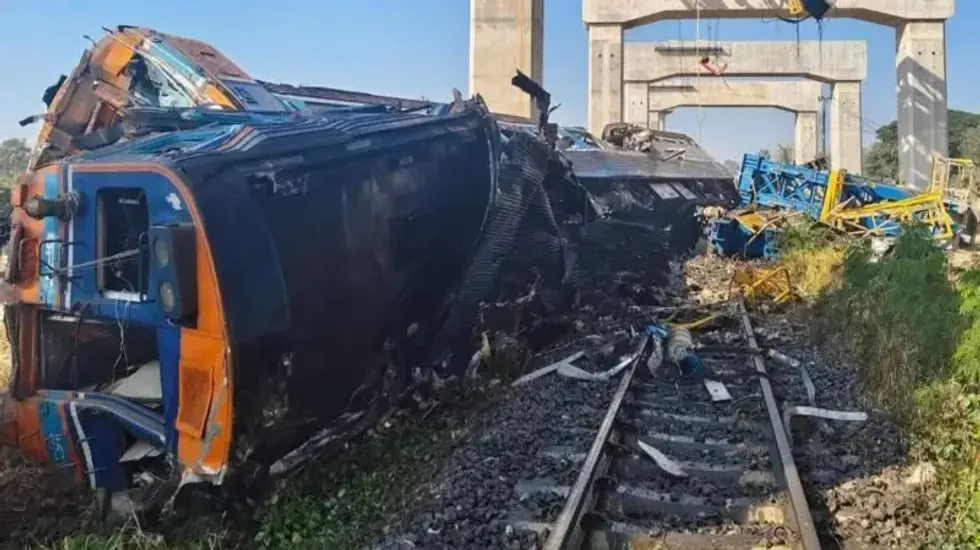 Crane collapses on train in Thailand