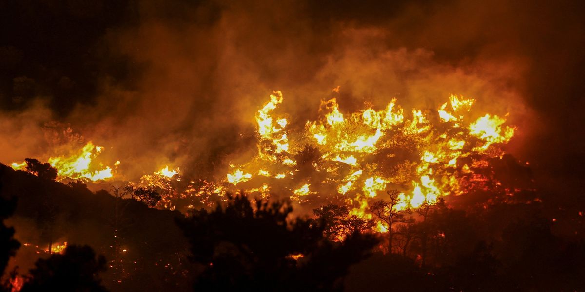 NextImg:Tourists urgently evacuated as wildfires break out on popular Greek island