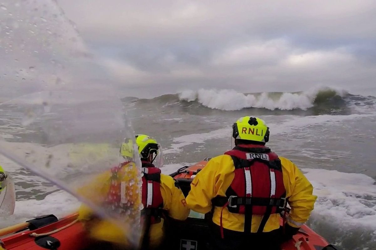 Crews encountered 5m swells in the vicinity of the entrance to Seacliff Harbour