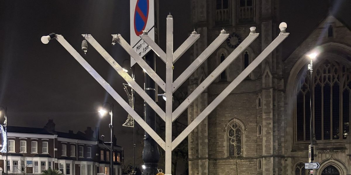 Met Police end probe into damaged Jewish menorah after finding ‘disgraceful act of vandalism’ was ‘just the wind’ Met Police end probe into damaged Jewish menorah after finding ‘disgraceful act of vandalism’ was ‘just the wind’