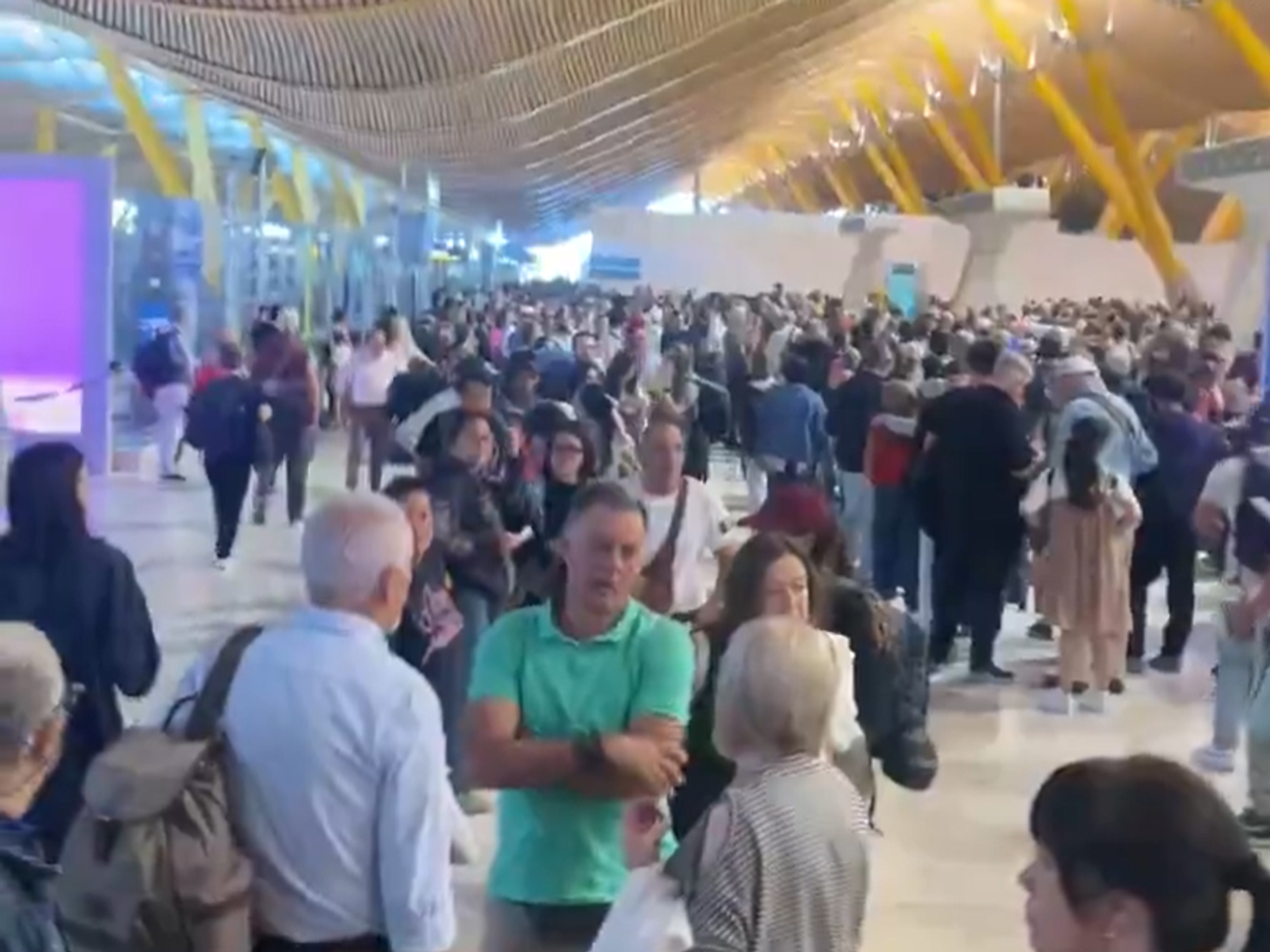 Crowds at Madrid airport