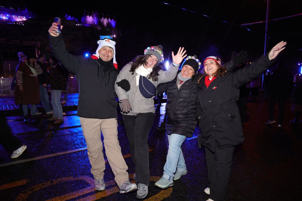 Crowds gather \u200bEdinburgh