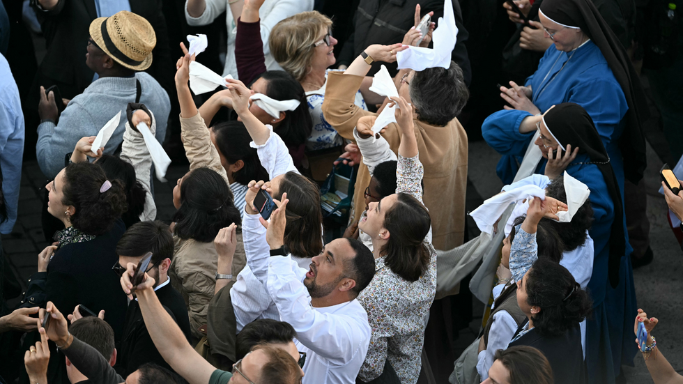 Crowds in St Peter's Square