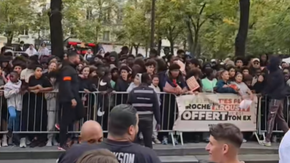 Crowds outside the restaurant