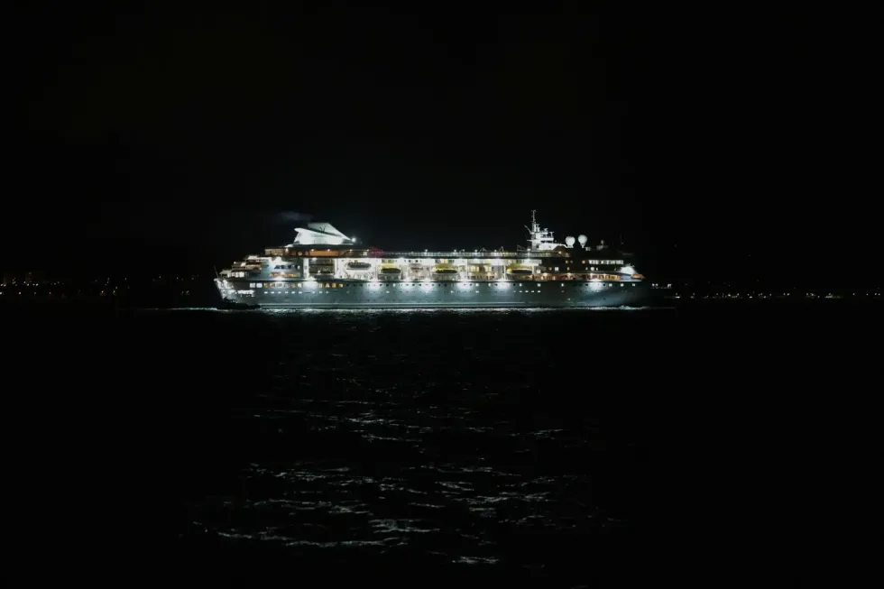 CRUISE SHIP