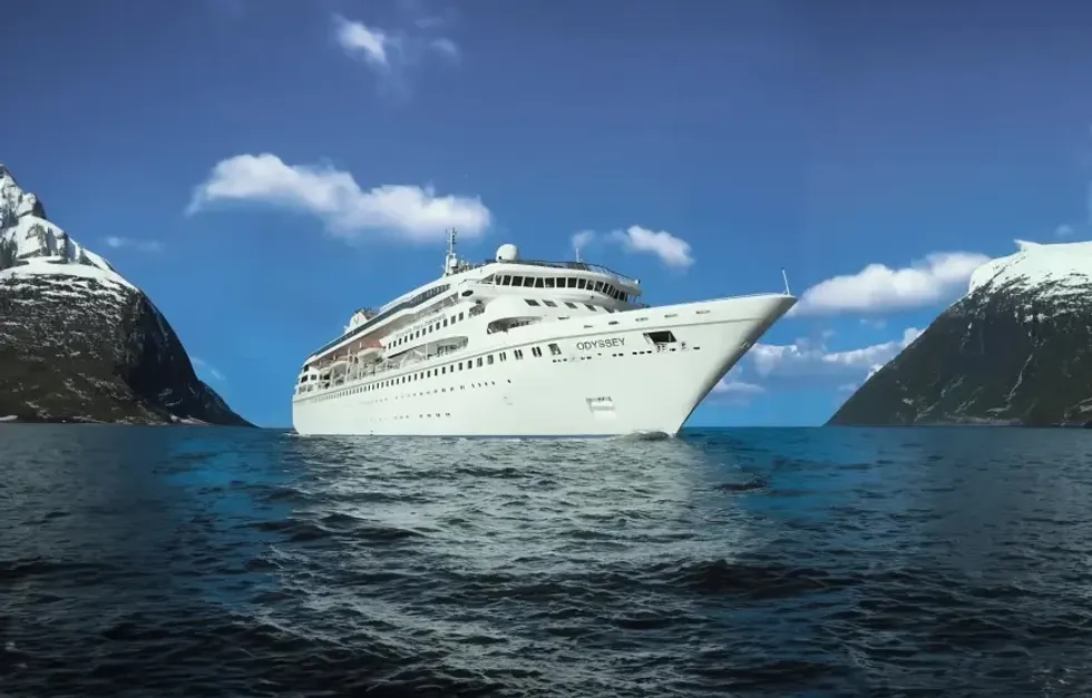 CRUISE SHIP