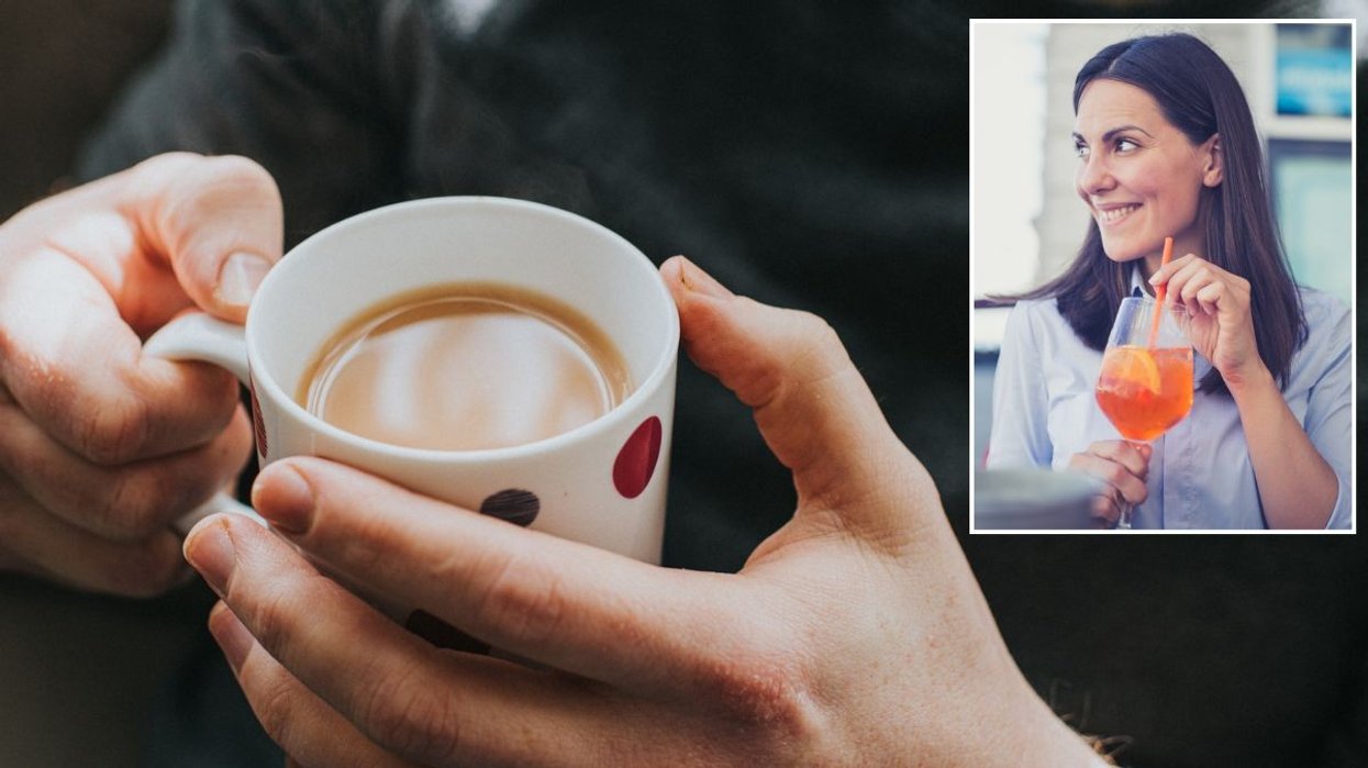 Cup of tea / Woman drinking cocktail