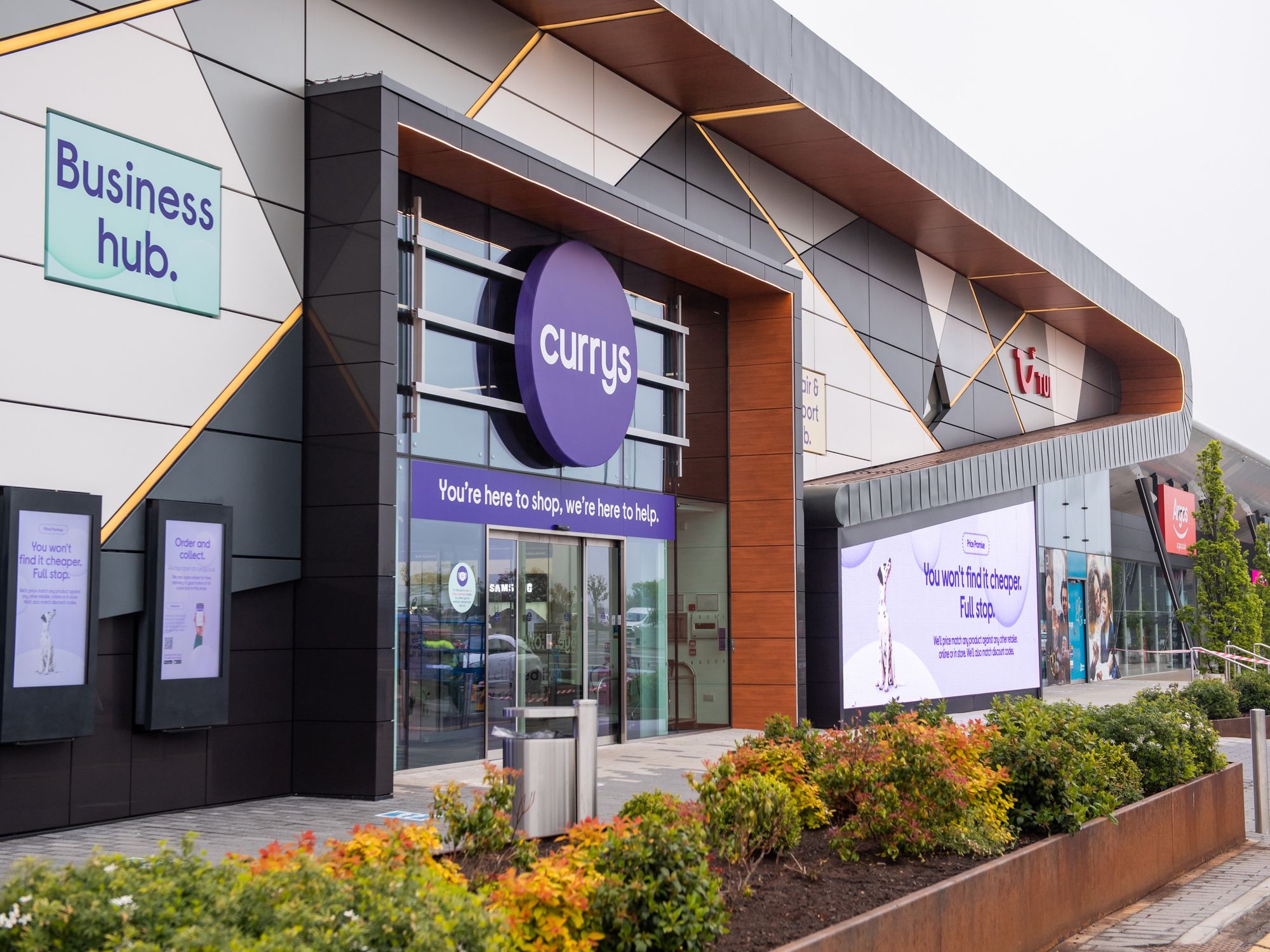 Currys brick and mortar store